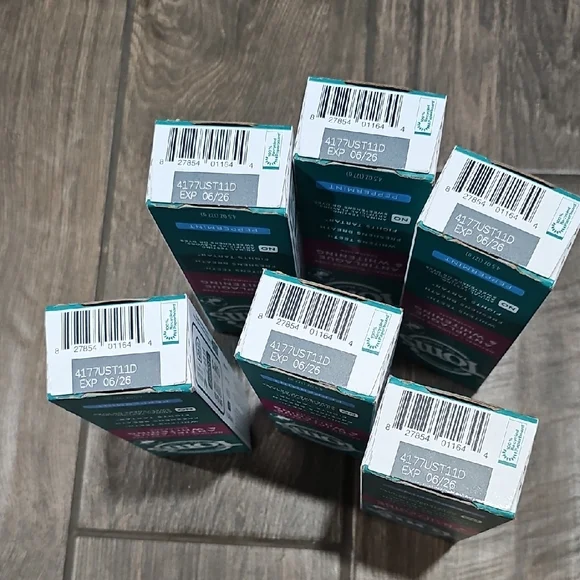 Toms Antiplaque & Whitening Toothpaste - Green - Picture 2 of 7